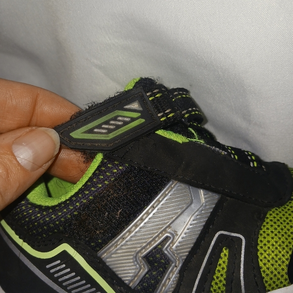 Athletic Works light up toddler sneakers - Picture 10 of 16